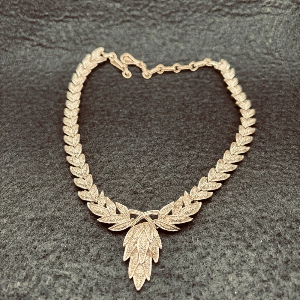 Vtg Coro Gold Tone  Laurel Leaf Collar/Choker Necklace Mid Century Botanical